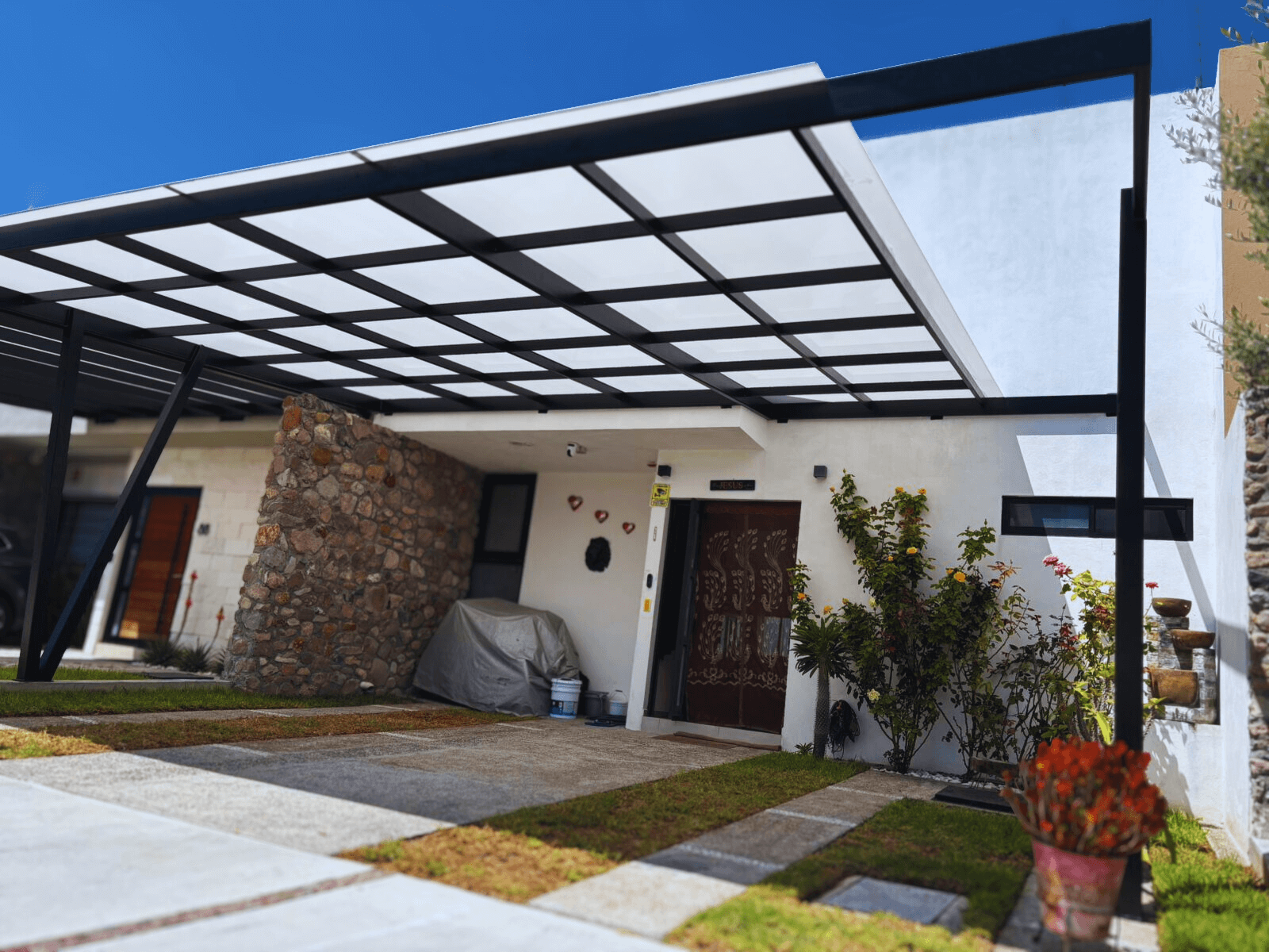 Techos fijos y retráctiles de policarbonato